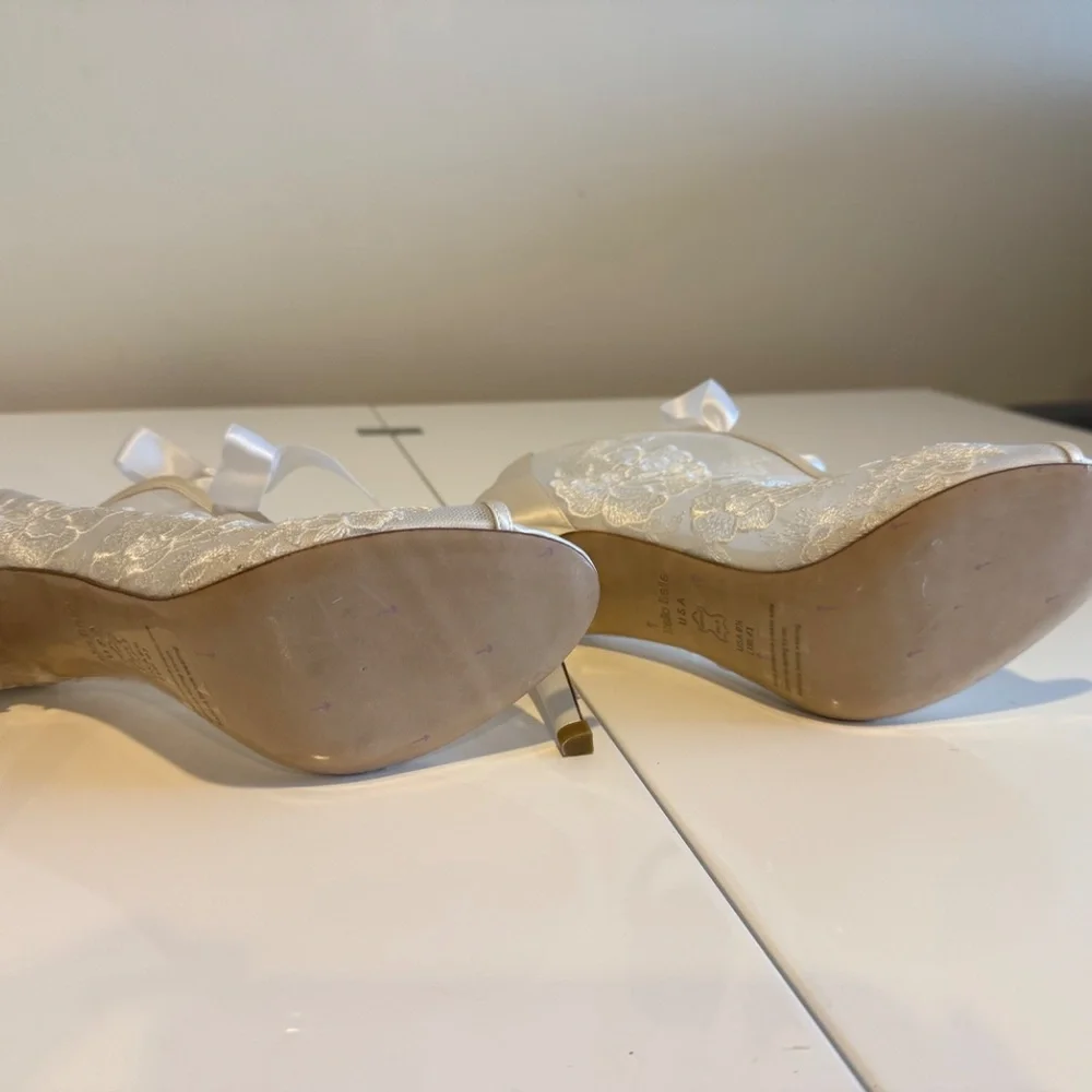 Bella Belle Nikki Ivory Silk Bridal Heels Booties 9.5 Wedding - Picture 4 of 6